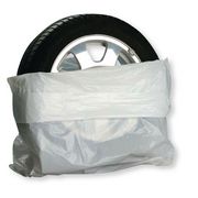 Housse de pneus fabriquée à partir de plastiques recyclés
